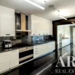 Villa 5-bedroom for sale in Estrela, Lisbon &bull; ARE-96007 - gallery image
