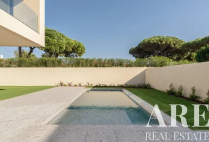 Villa 5-bedroom for sale in Cascais e Estoril, Cascais, Greater Lisbon &bull; ARE-94959