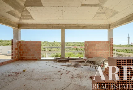 Villa 4-bedroom for sale in Ferragudo, Lagoa, Algarve &bull; ARE-97870