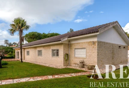 Villa 4-bedroom for sale in Cascais e Estoril, Cascais, Greater Lisbon &bull; ARE-95127