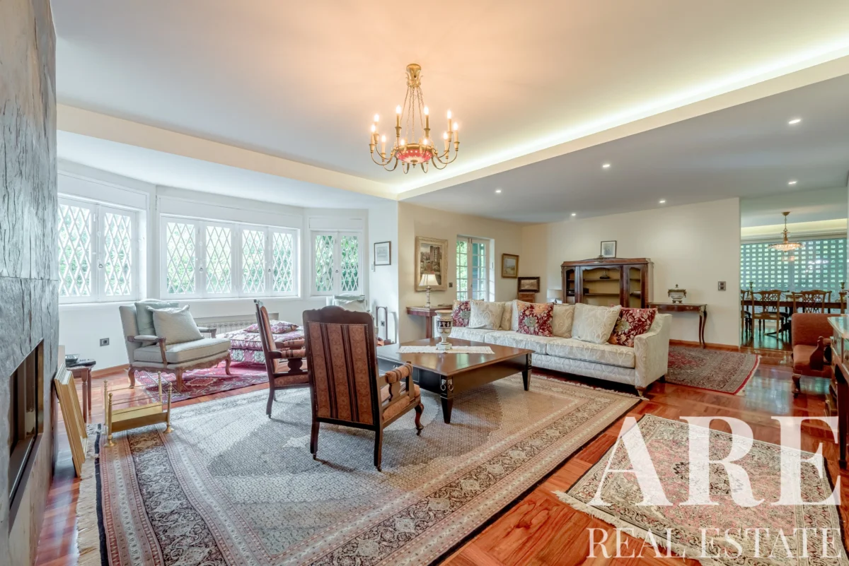 Villa 6-bedroom for sale in Lordelo do Ouro e Massarelos, Porto • ARE-91460