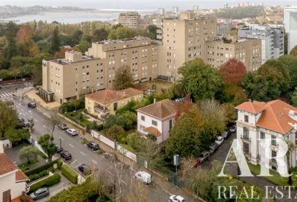 Villa 6-bedroom for sale in Lordelo do Ouro e Massarelos, Porto &bull; ARE-91460