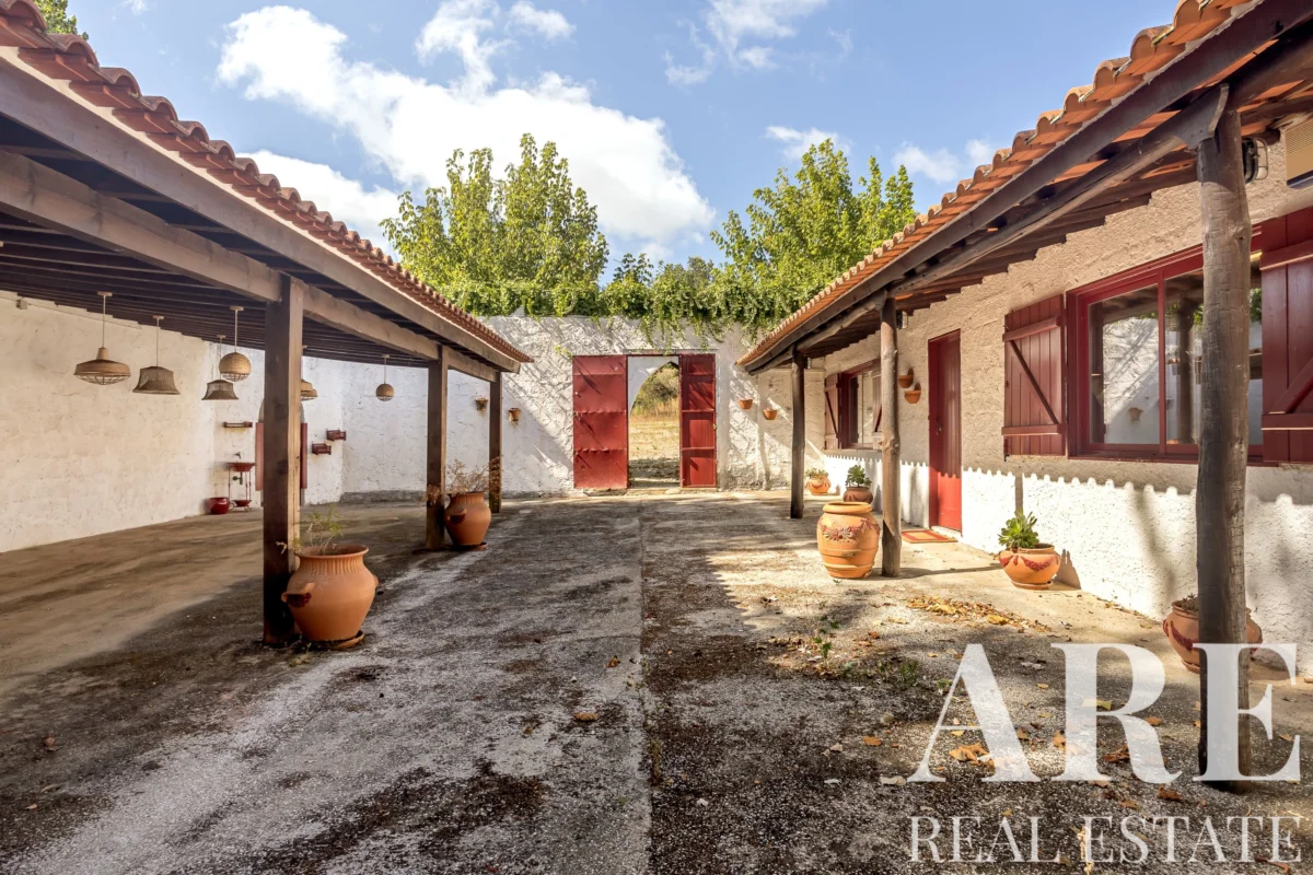 Farmhouse for sale in Dois Portos, Torres Vedras, Greater Lisbon • ARE-90218