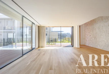 Villa 4-bedroom for sale in Cascais e Estoril, Cascais, Greater Lisbon &bull; ARE-86851