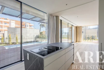 Villa 4-bedroom for sale in Cascais e Estoril, Cascais, Greater Lisbon &bull; ARE-86851