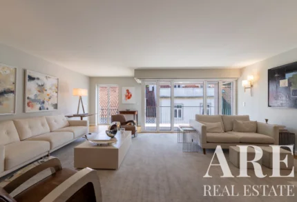 Apartment 3-bedroom for sale in Santo António, Lisbon &bull; ARE-98463