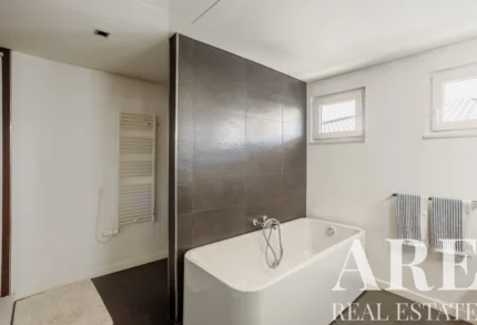 Villa 4-bedroom for sale in Carcavelos e Parede, Cascais, Greater Lisbon &bull; ARE-84230