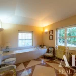 Farmhouse for sale in Alcabideche, Cascais, Greater Lisbon &bull; ARE-99566 - gallery image